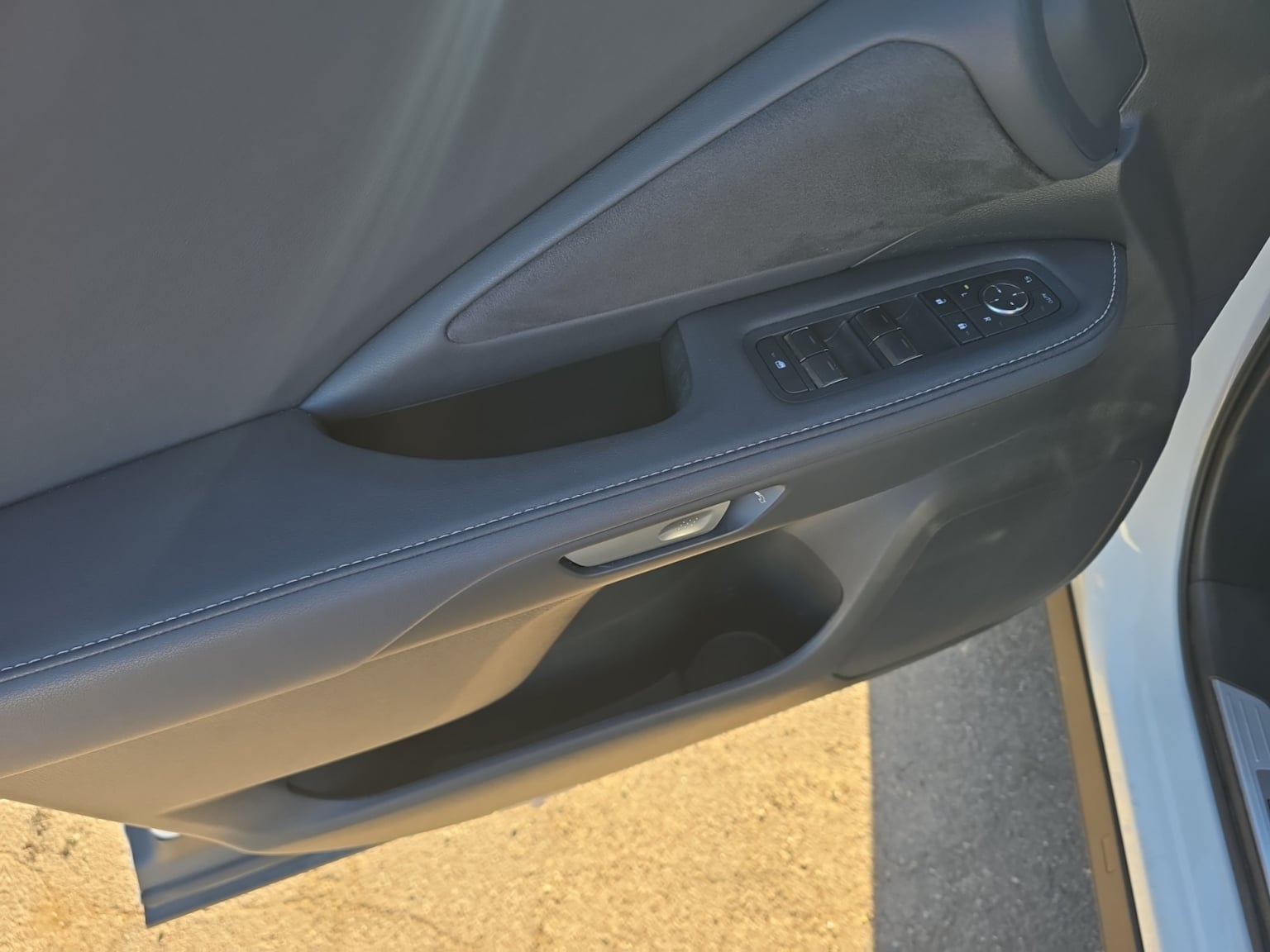 Lexus TX photo 11