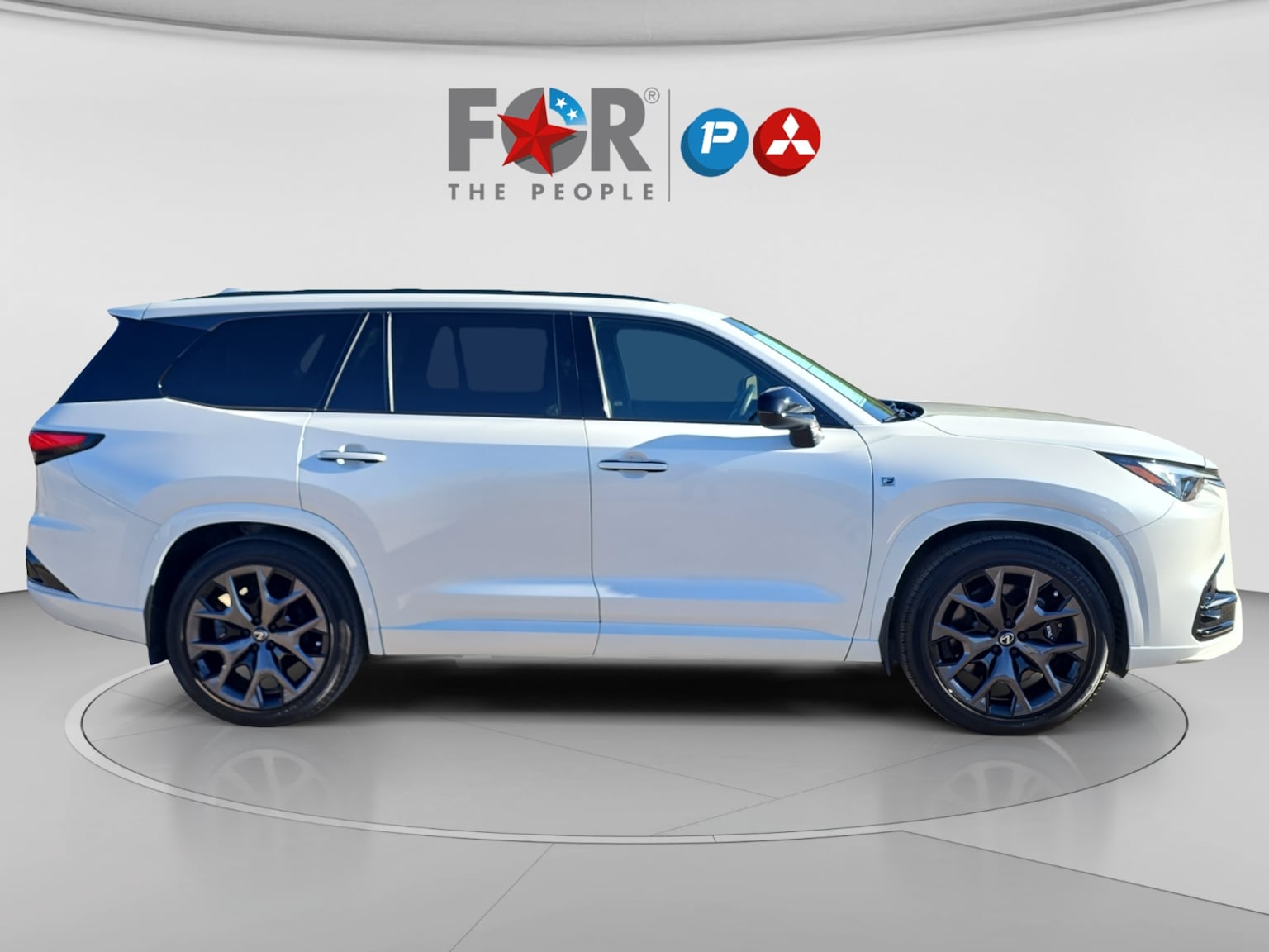 Lexus TX photo 6