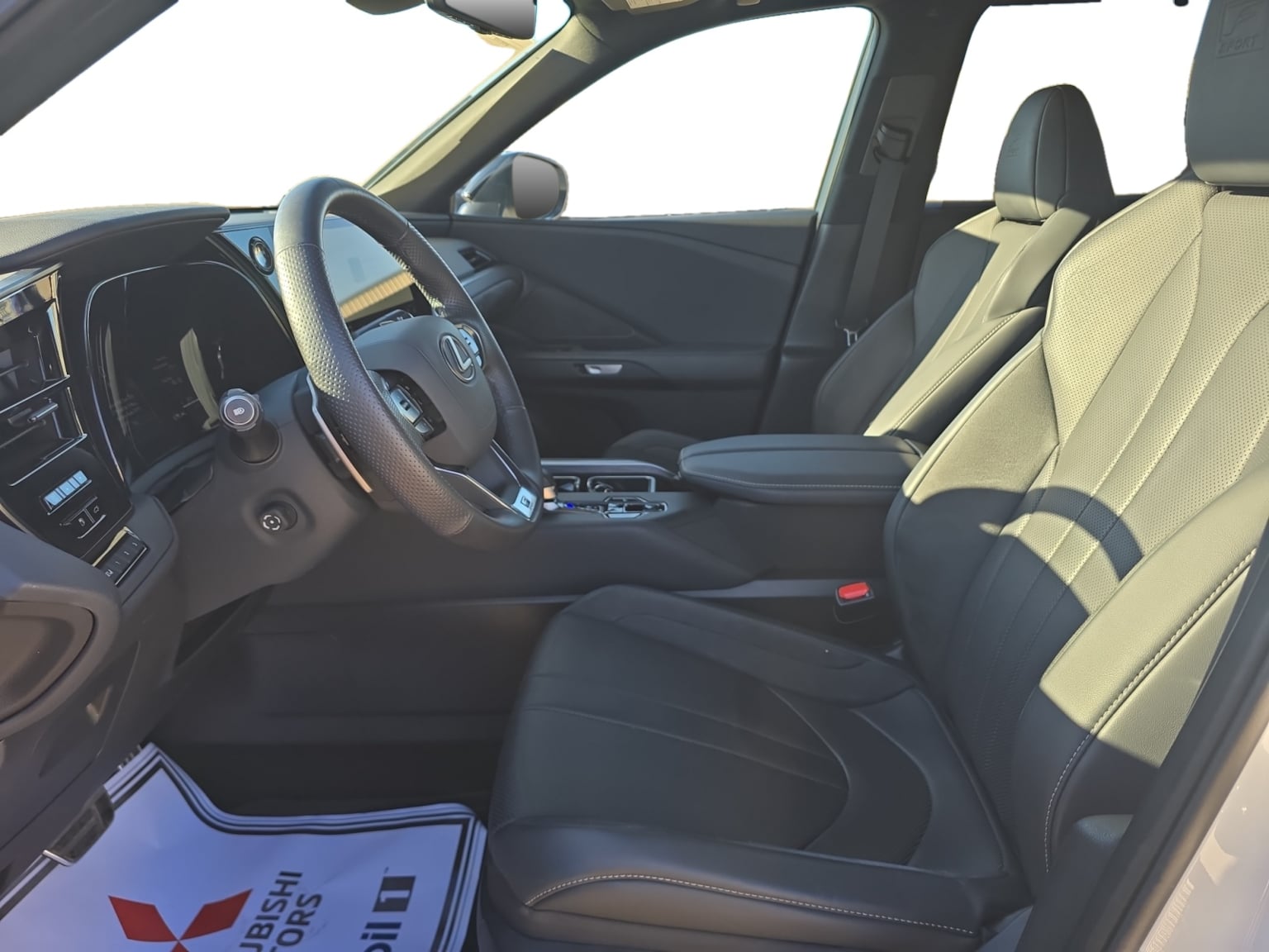 Lexus TX photo 10