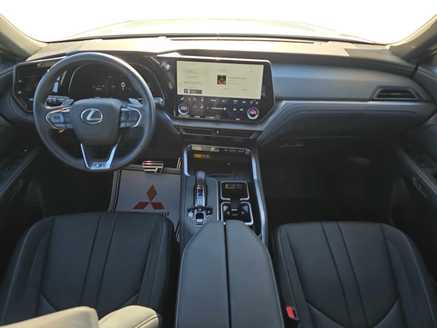 Lexus TX photo 12