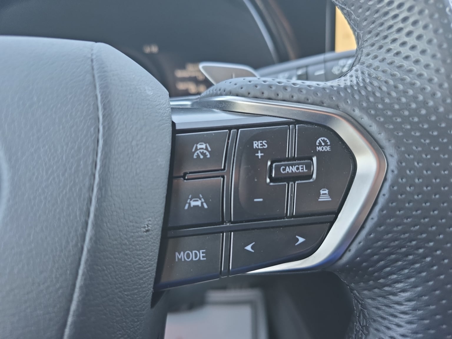 Lexus TX photo 23