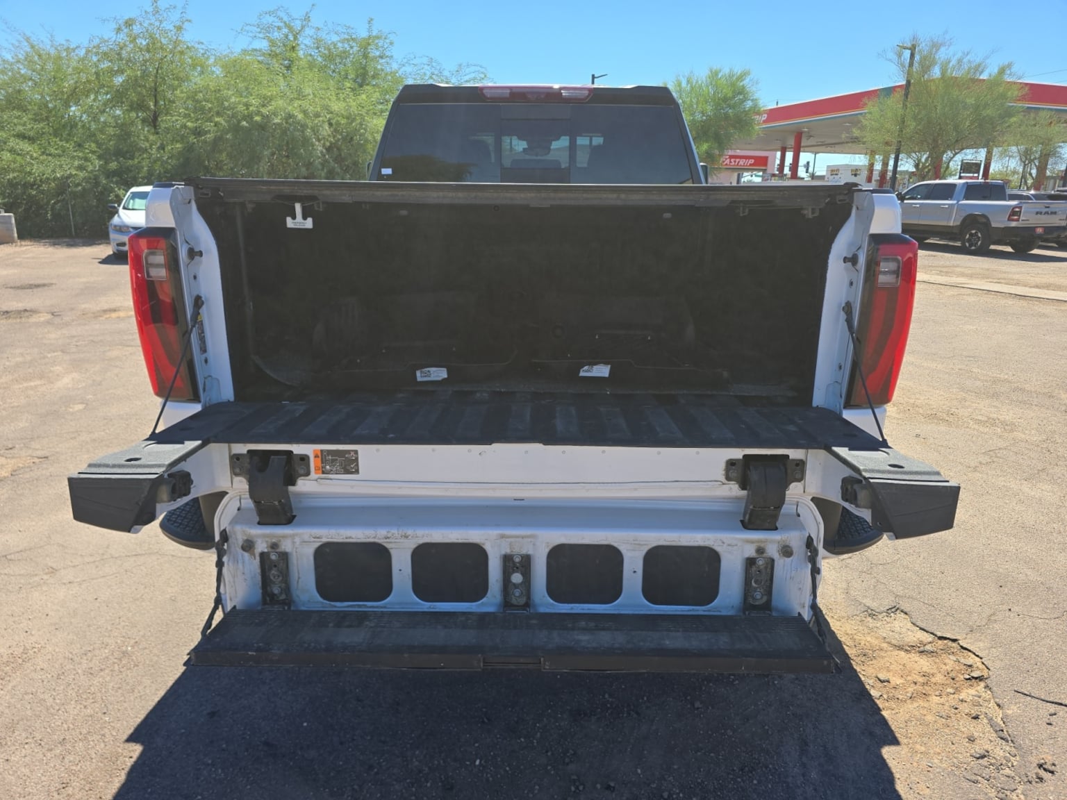 GMC Sierra photo 25