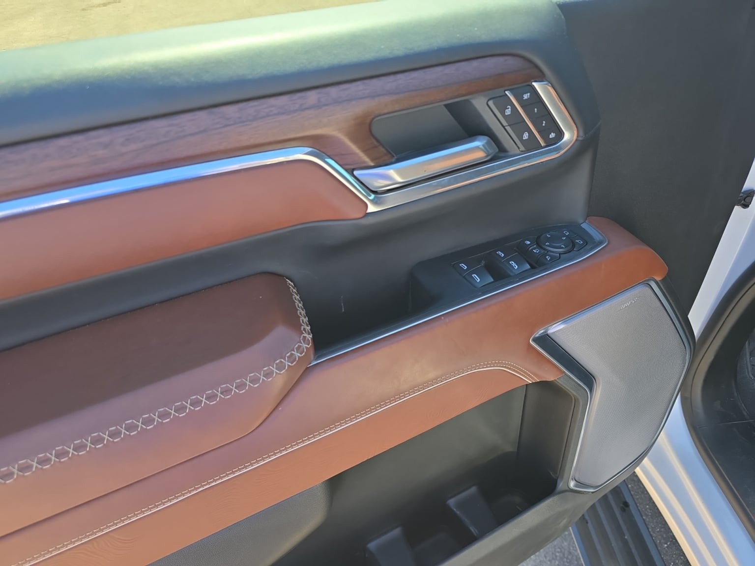 GMC Sierra photo 11