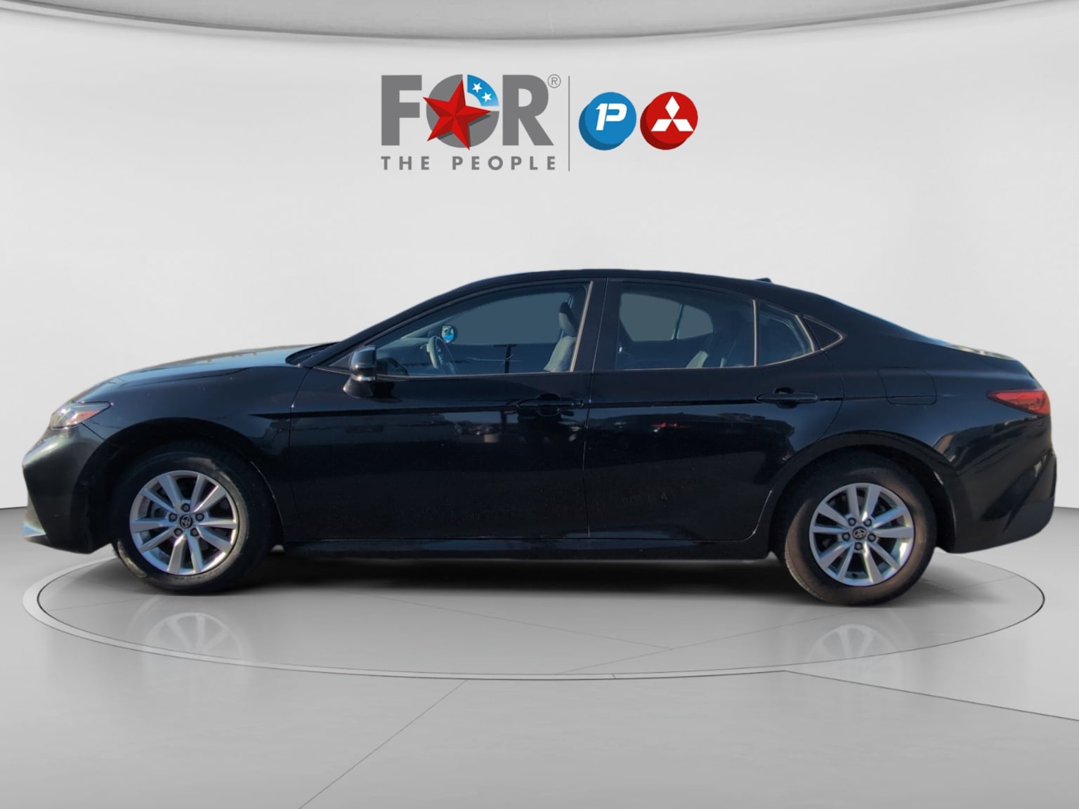 Toyota Camry photo 2