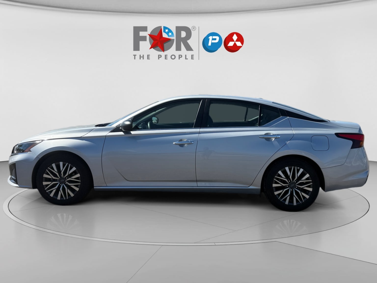 Nissan Altima photo 2