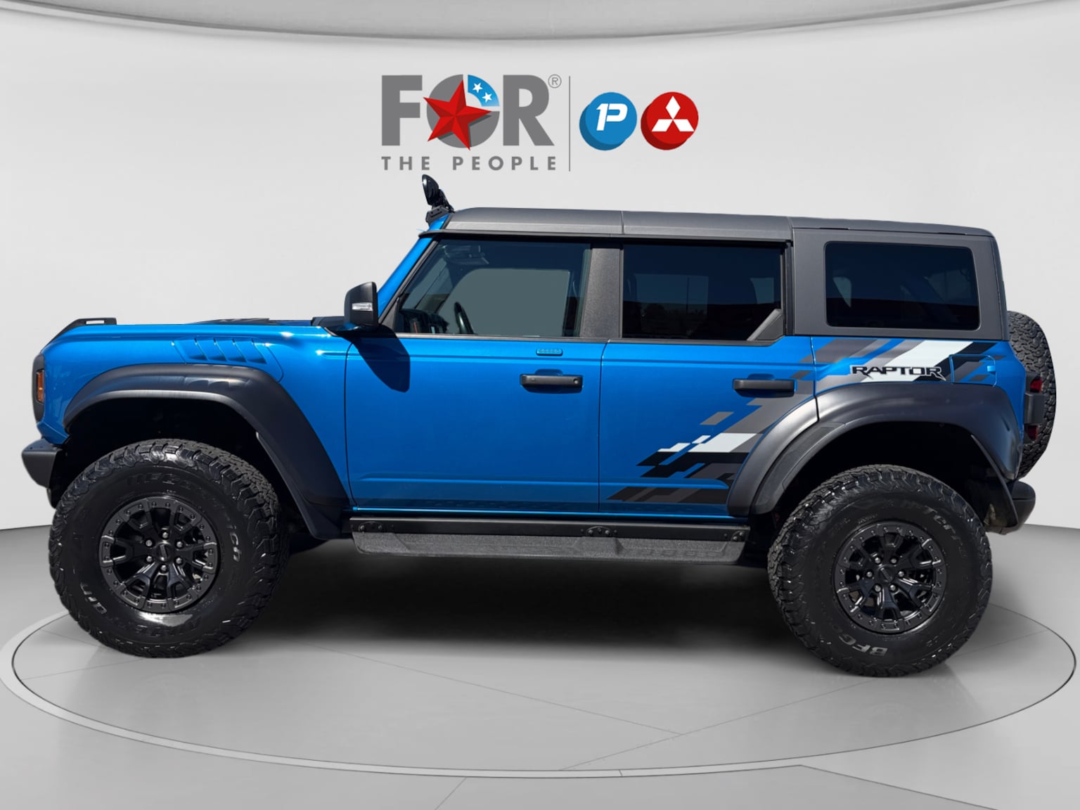 Ford Bronco photo 2