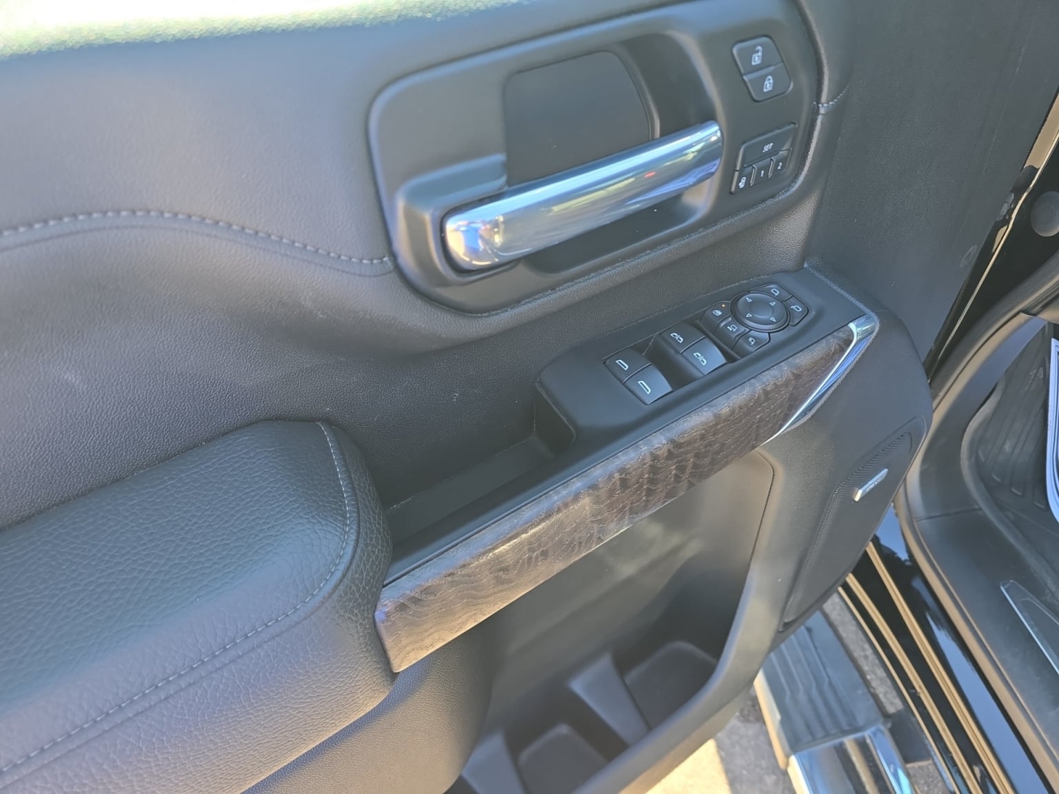 GMC Sierra photo 11