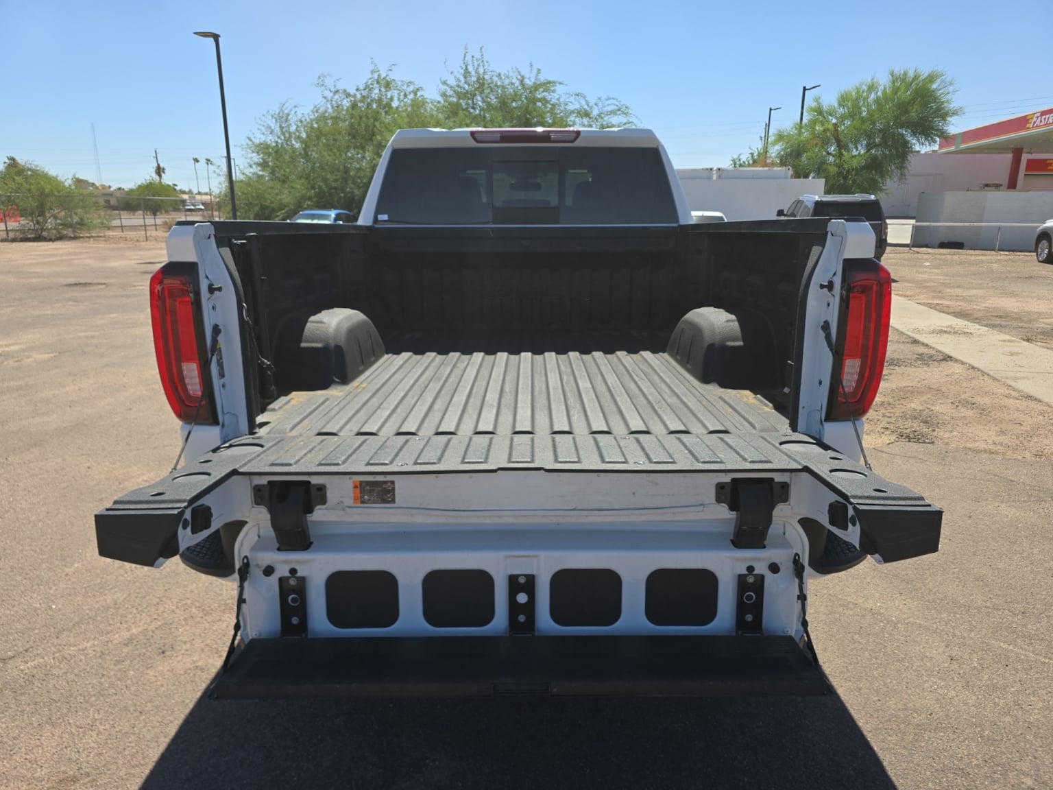 GMC Sierra photo 25