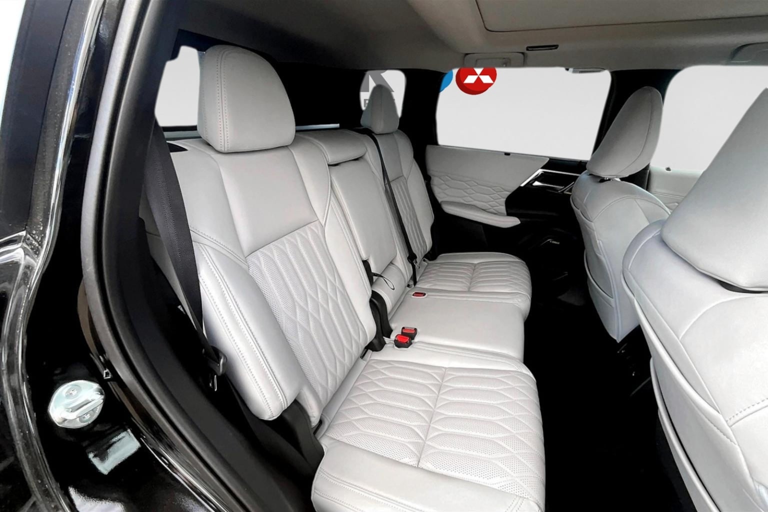 2025 Mitsubishi Outlander SEL Platinum Edition - Photo 10