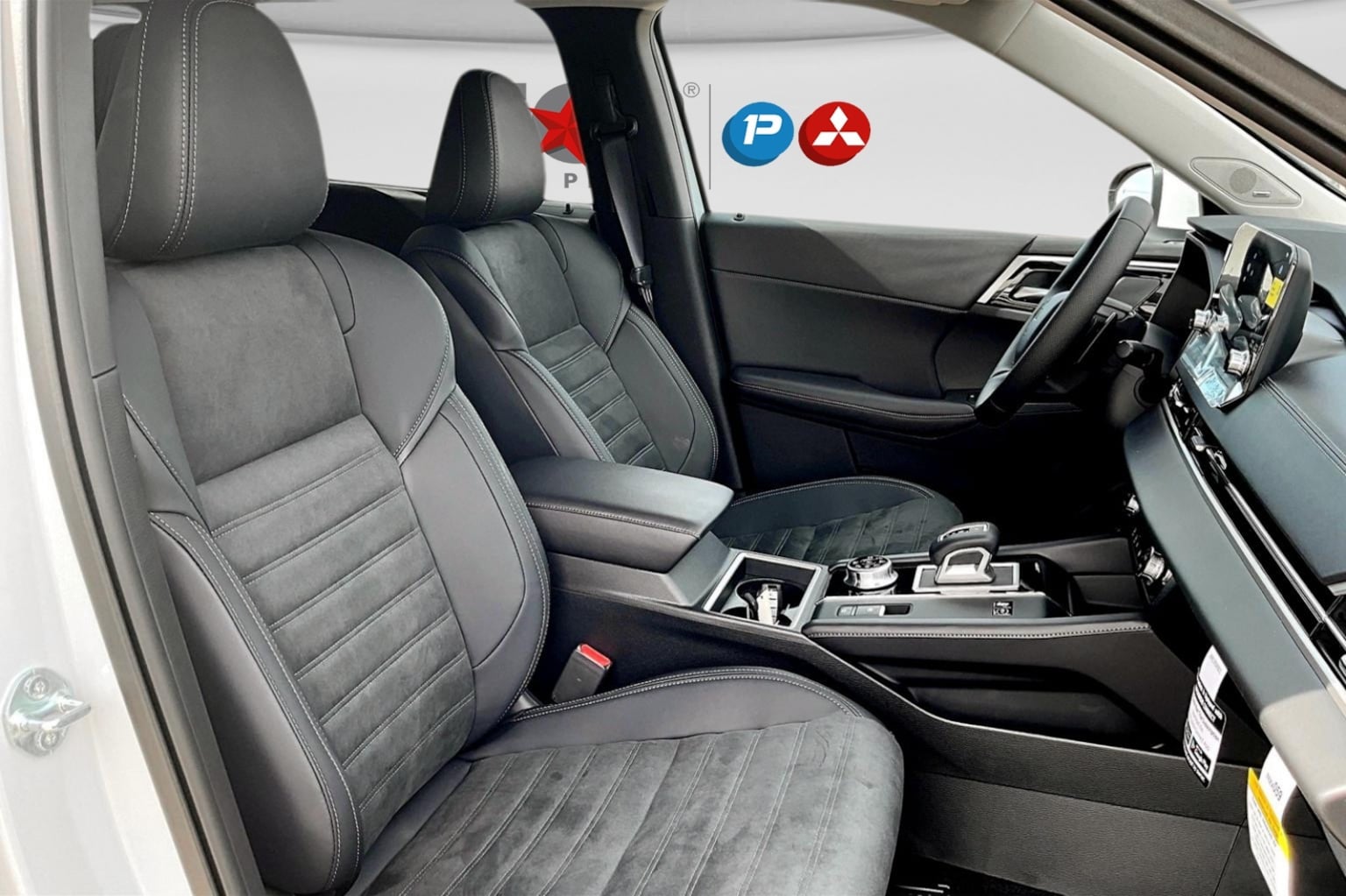 2025 Mitsubishi Outlander Plug-in Hybrid SE - Photo 11