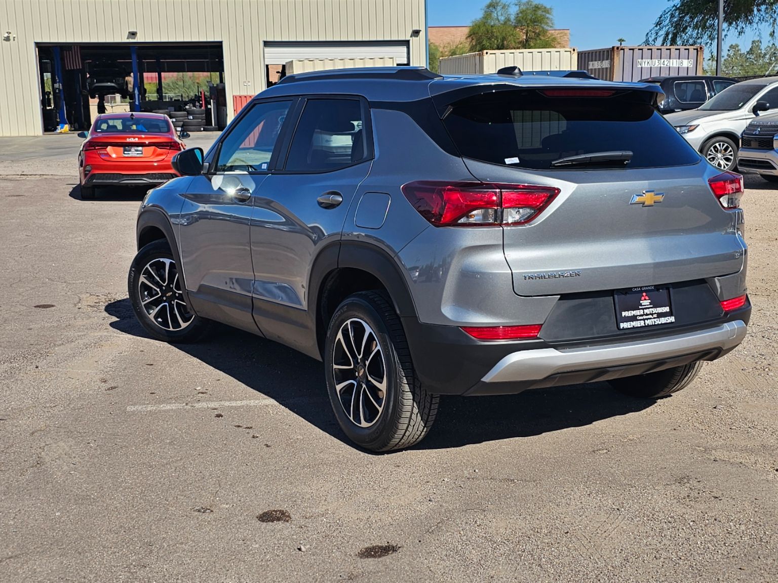 2025 Chevrolet Trailblazer LT photo 2