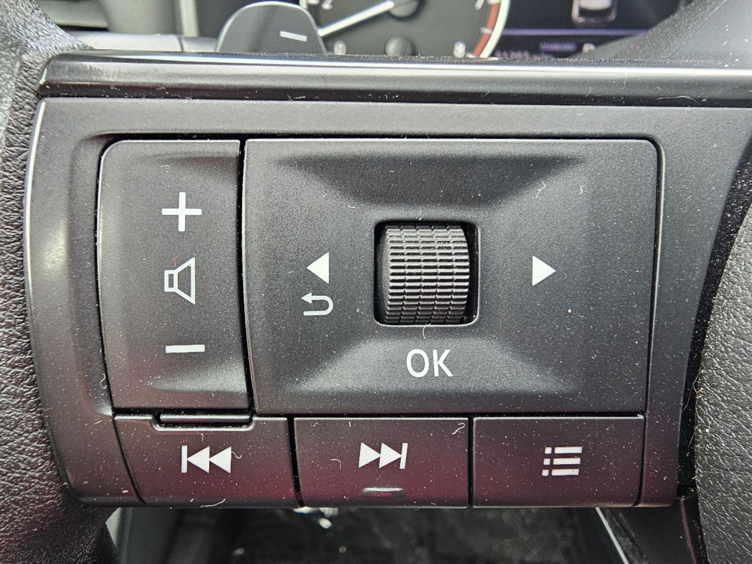 2023 Nissan Rogue S photo 3