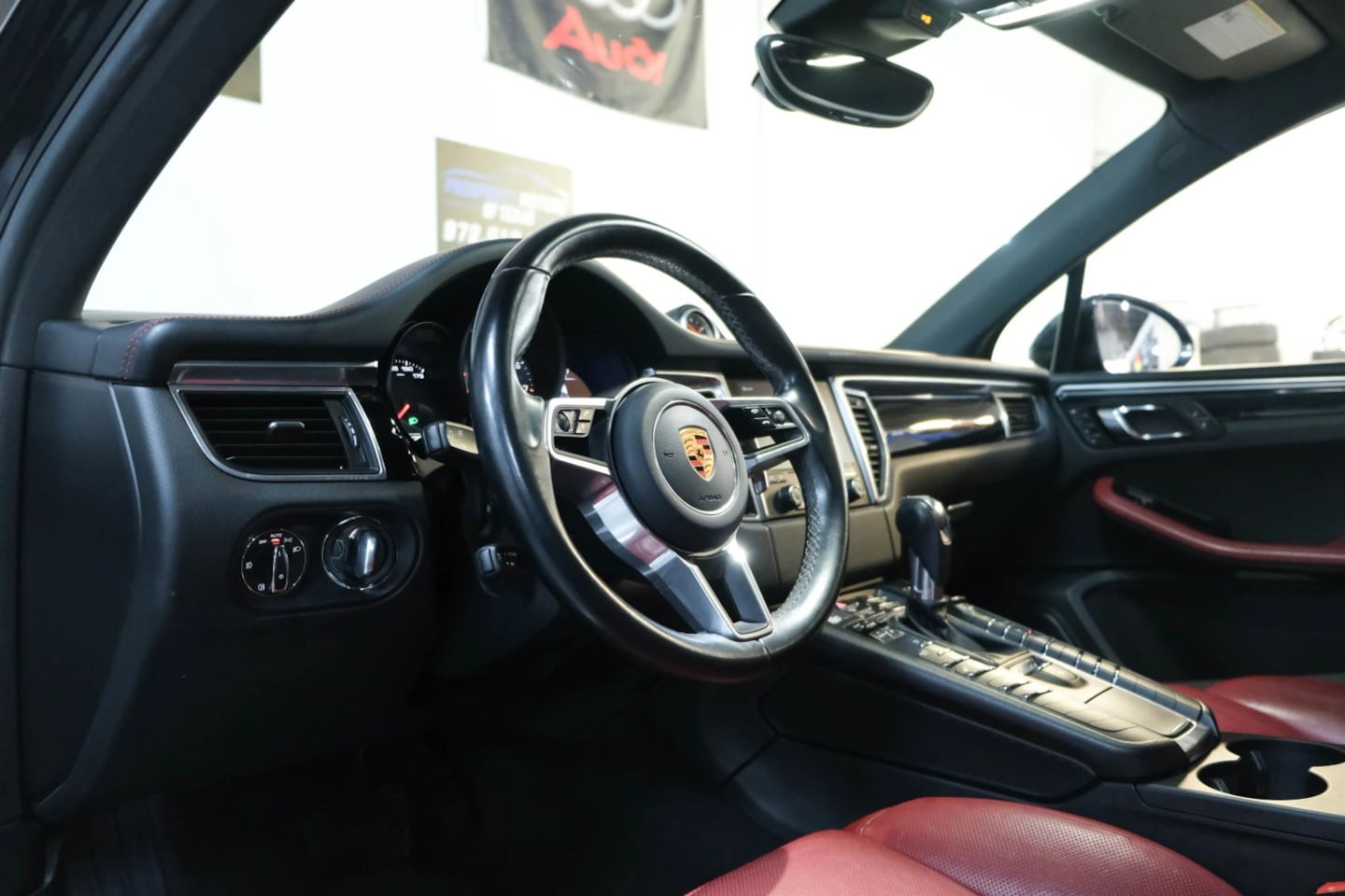 2018 Porsche Macan S - Photo 18