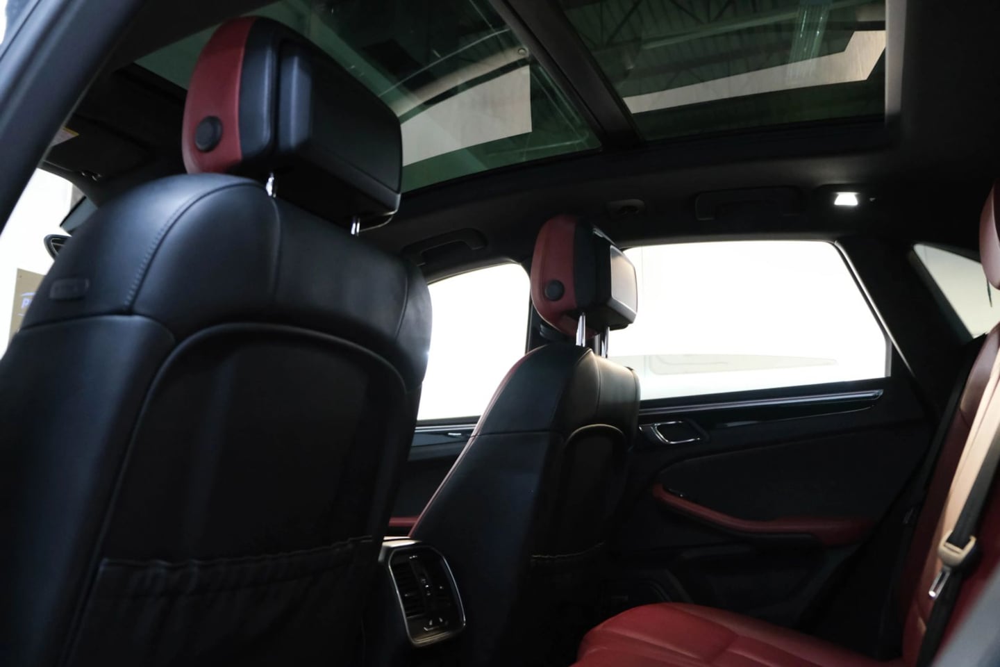 2018 Porsche Macan S - Photo 21