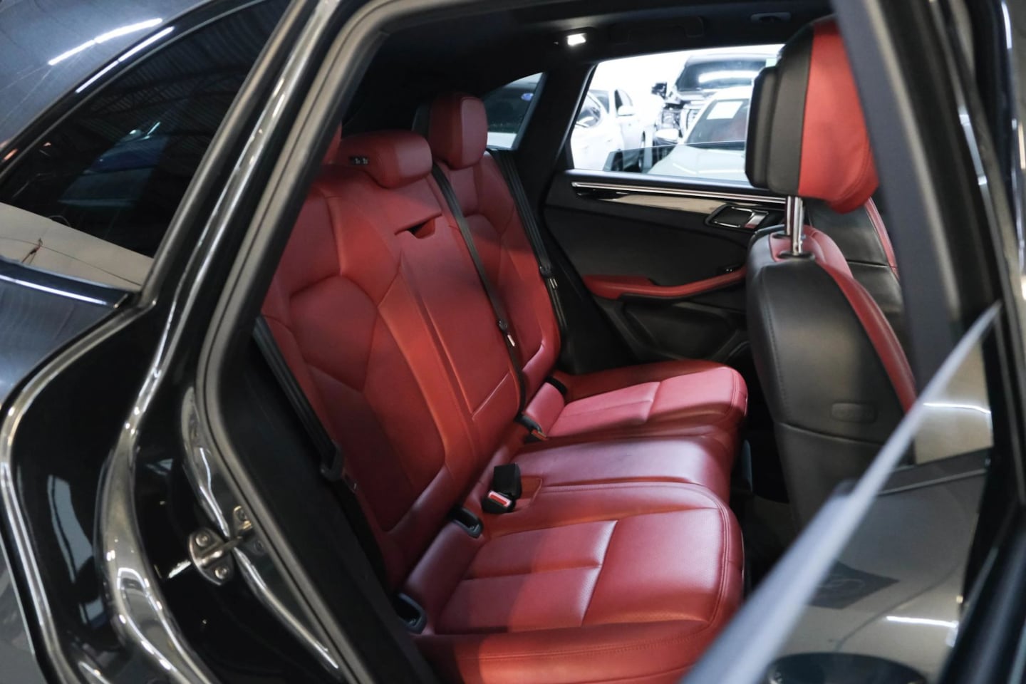 2018 Porsche Macan S - Photo 25