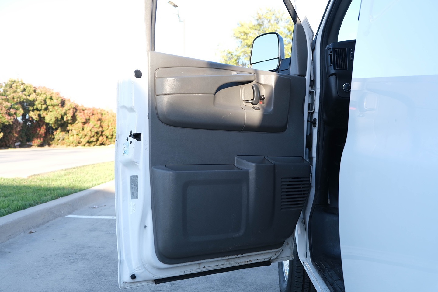 2014 Chevrolet Express Cargo Work Van - Photo 19