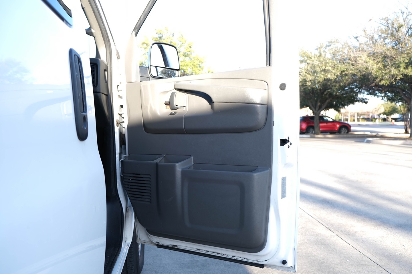 2014 Chevrolet Express Cargo Work Van - Photo 27