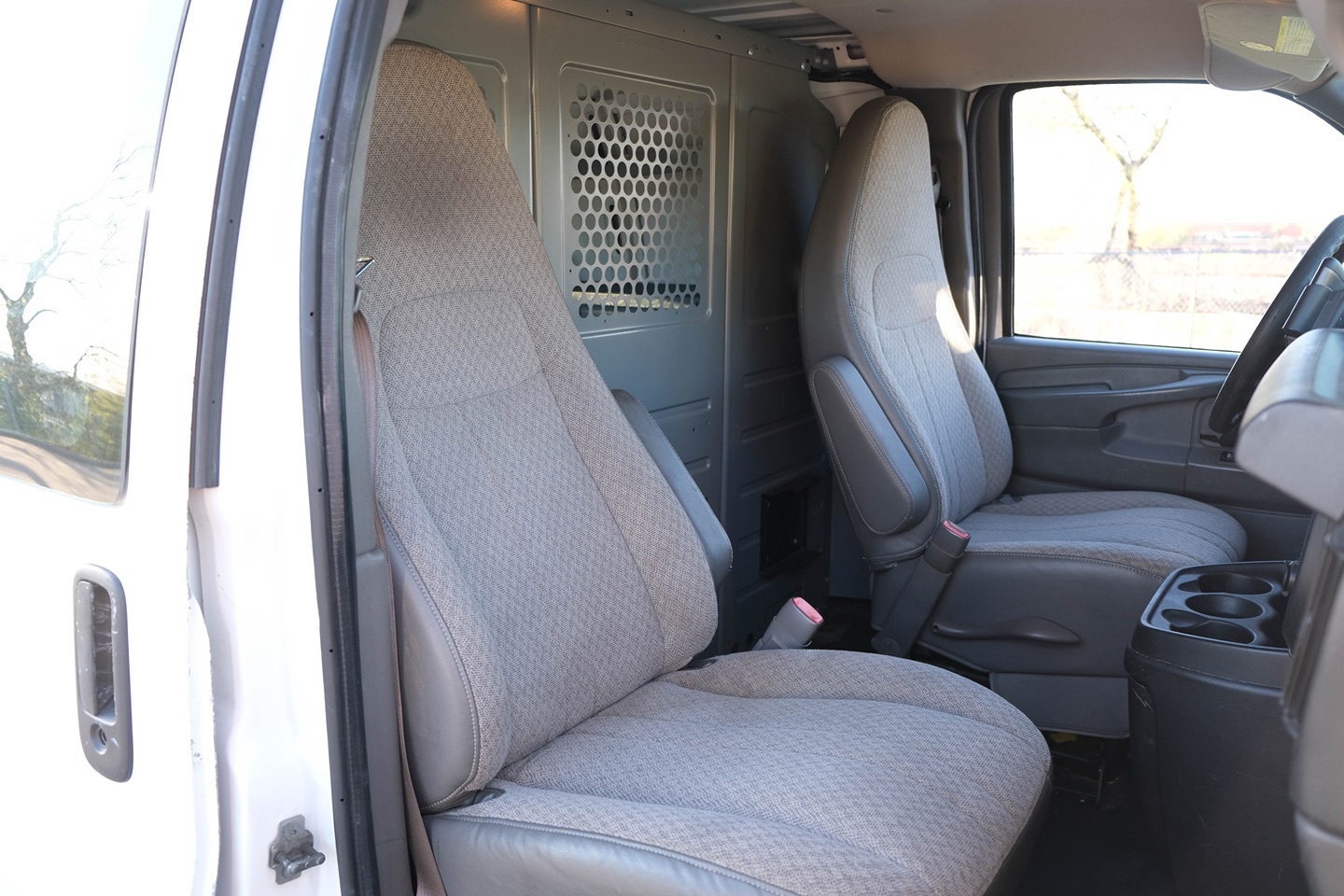 2014 Chevrolet Express Cargo Work Van - Photo 29