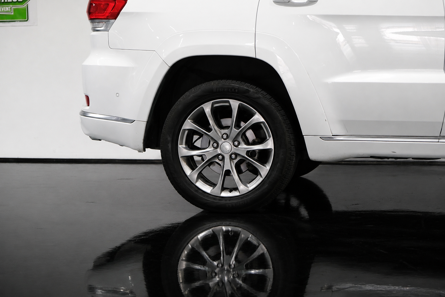Photo 17 of this Jeep Grand Cherokee