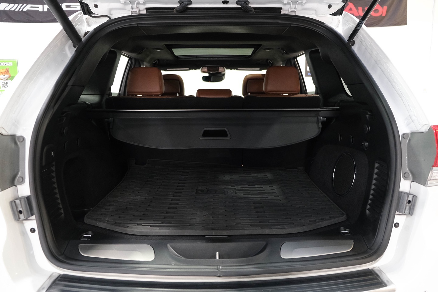 Photo 26 of this Jeep Grand Cherokee