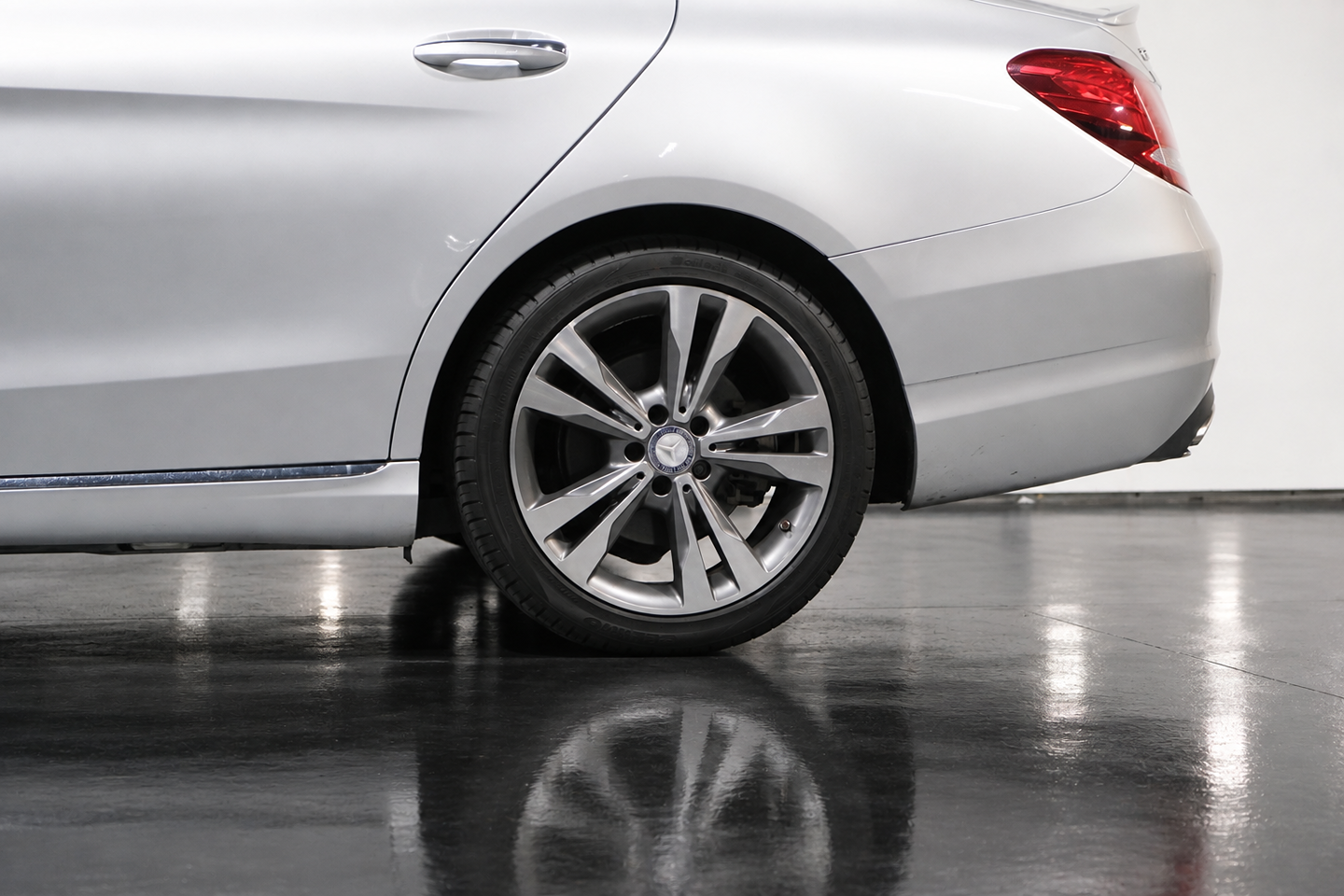 Photo 10 of this Mercedes-Benz C 300