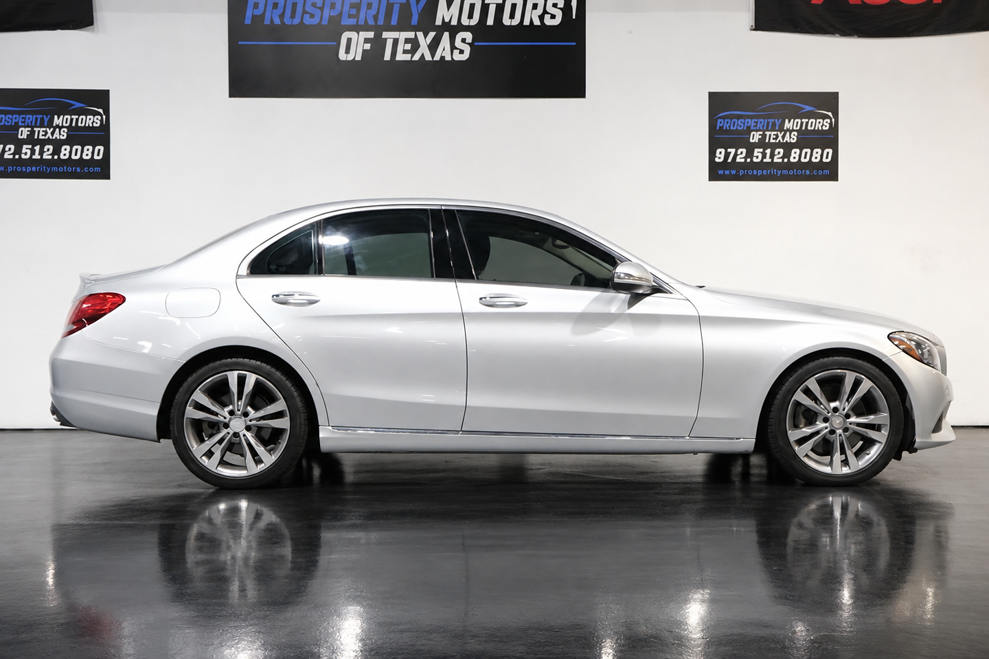 Photo 11 of this Mercedes-Benz C 300