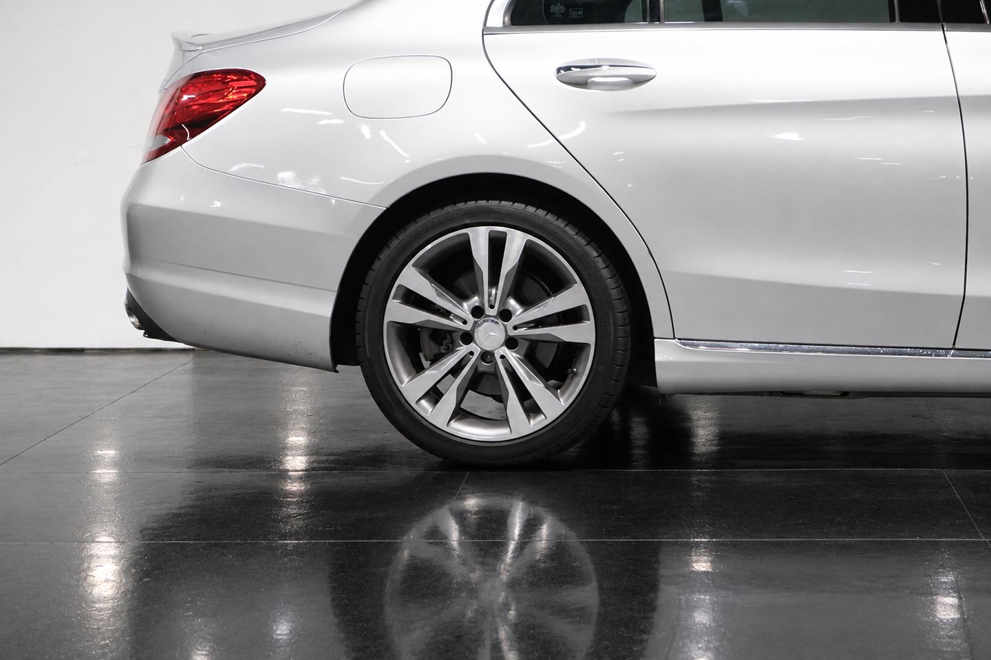 Photo 12 of this Mercedes-Benz C 300
