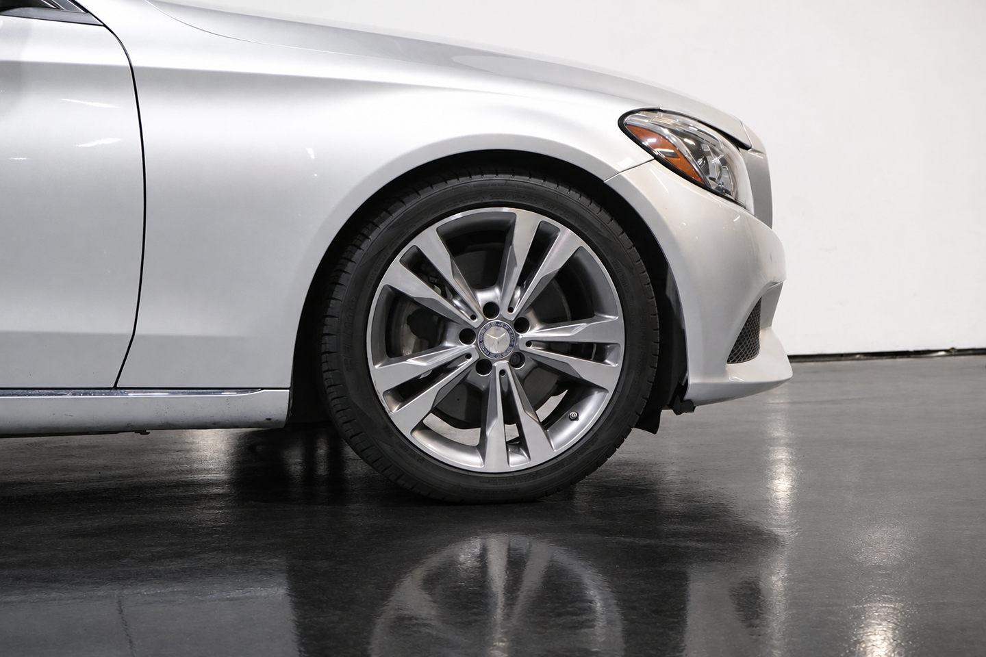 Photo 13 of this Mercedes-Benz C 300