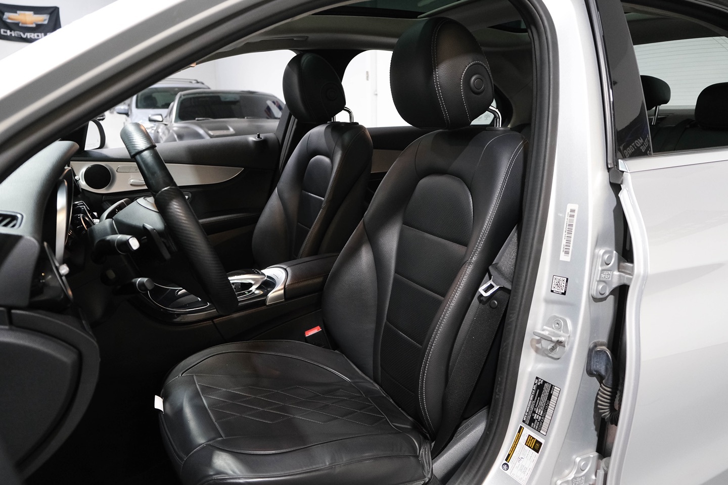 Photo 18 of this Mercedes-Benz C 300