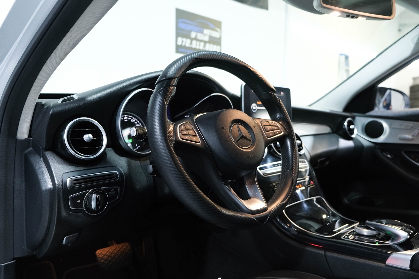 Photo 23 of this Mercedes-Benz C 300