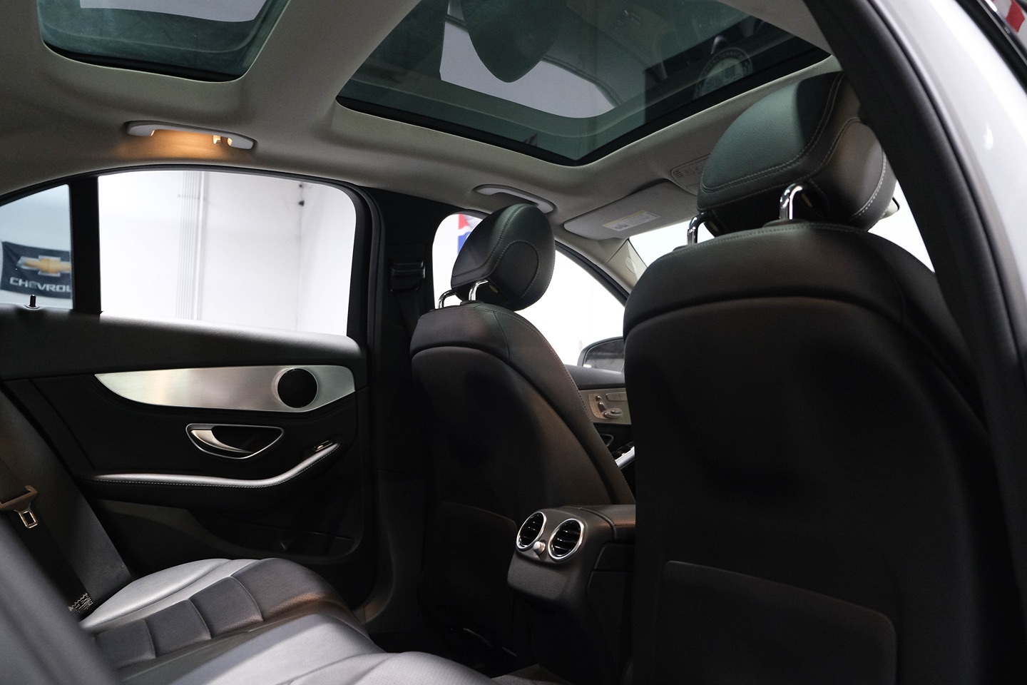 Photo 29 of this Mercedes-Benz C 300