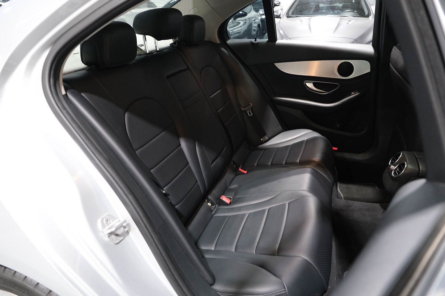 Photo 30 of this Mercedes-Benz C 300