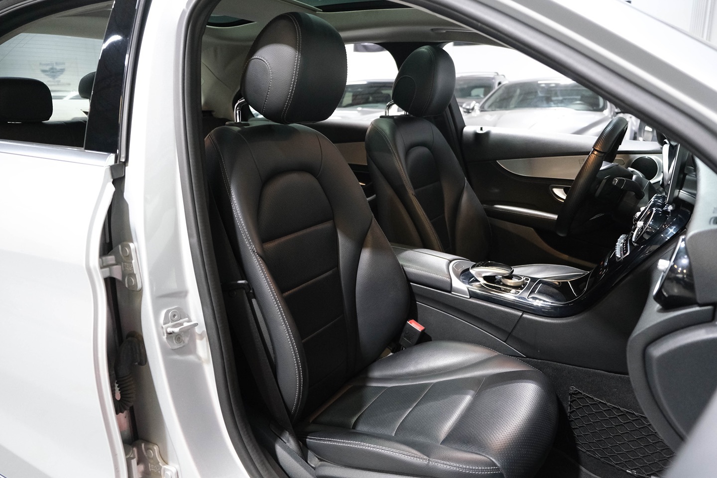 Photo 33 of this Mercedes-Benz C 300