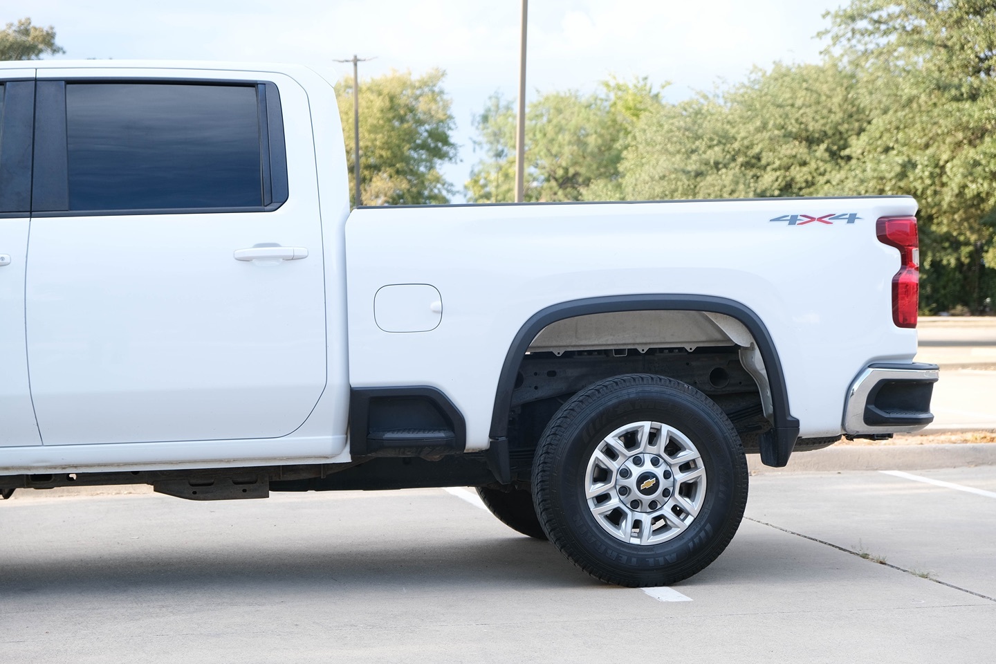 Photo 8 of this Chevrolet Silverado 2500HD