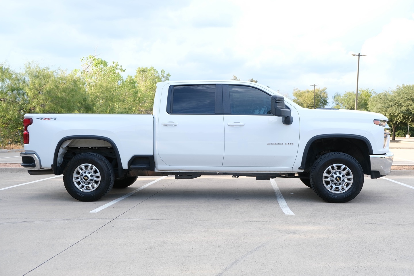 Photo 11 of this Chevrolet Silverado 2500HD