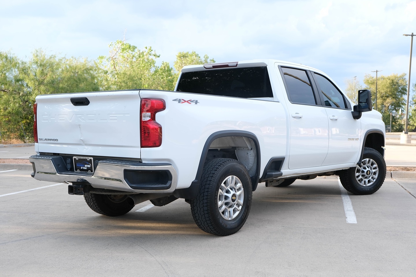 Photo 14 of this Chevrolet Silverado 2500HD