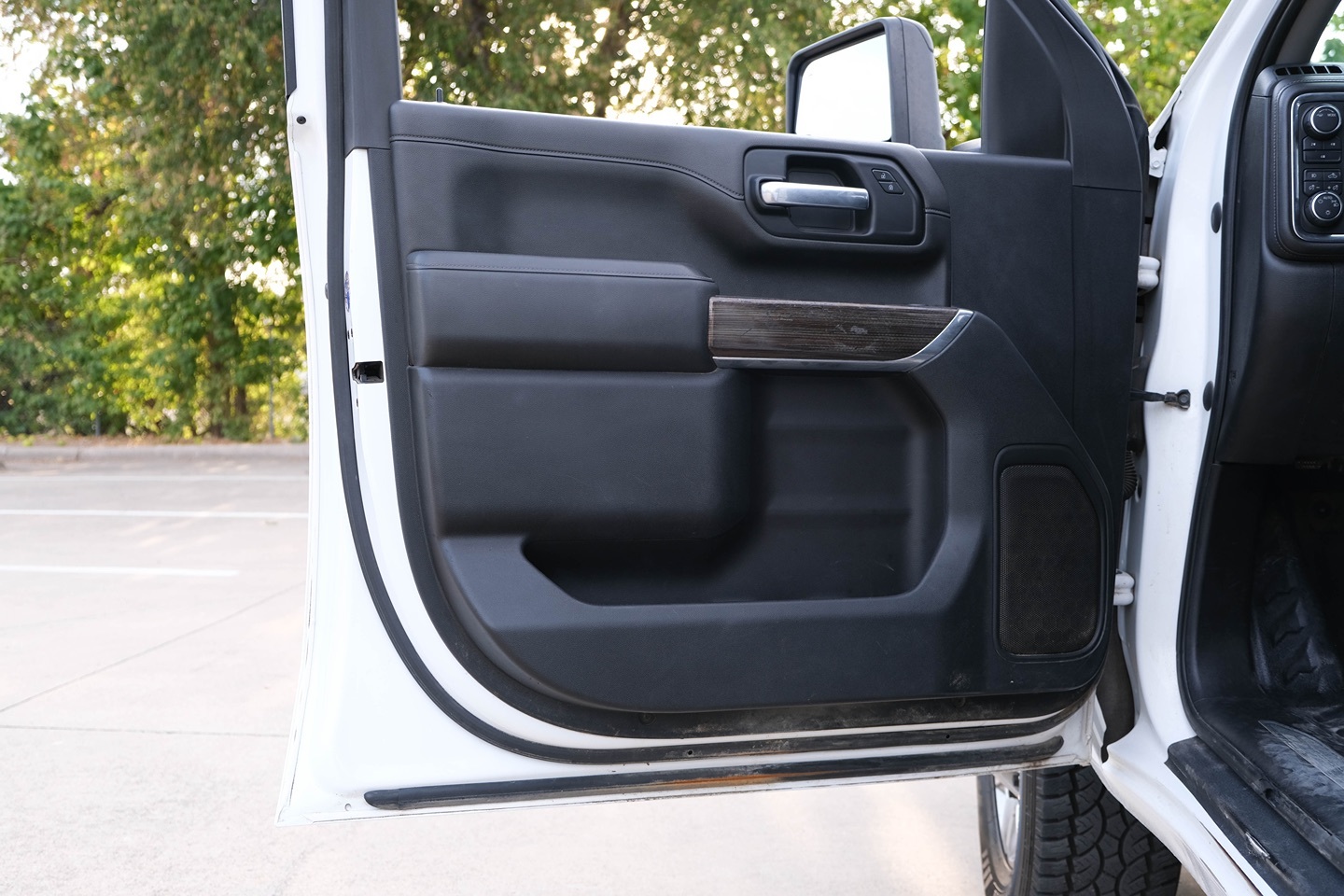 Photo 18 of this Chevrolet Silverado 2500HD