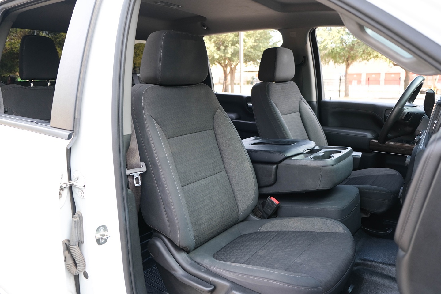 Photo 29 of this Chevrolet Silverado 2500HD