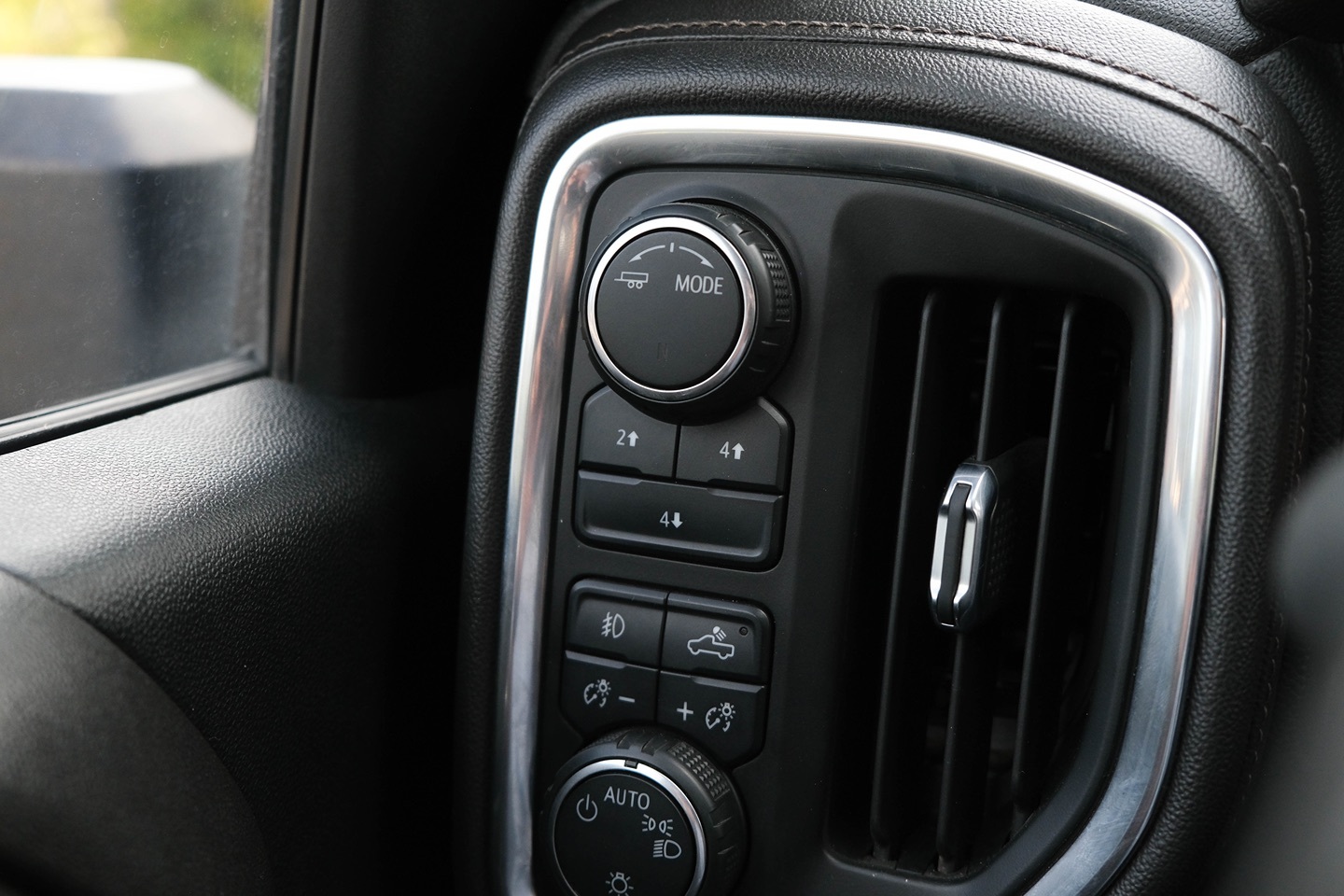 Photo 31 of this Chevrolet Silverado 2500HD