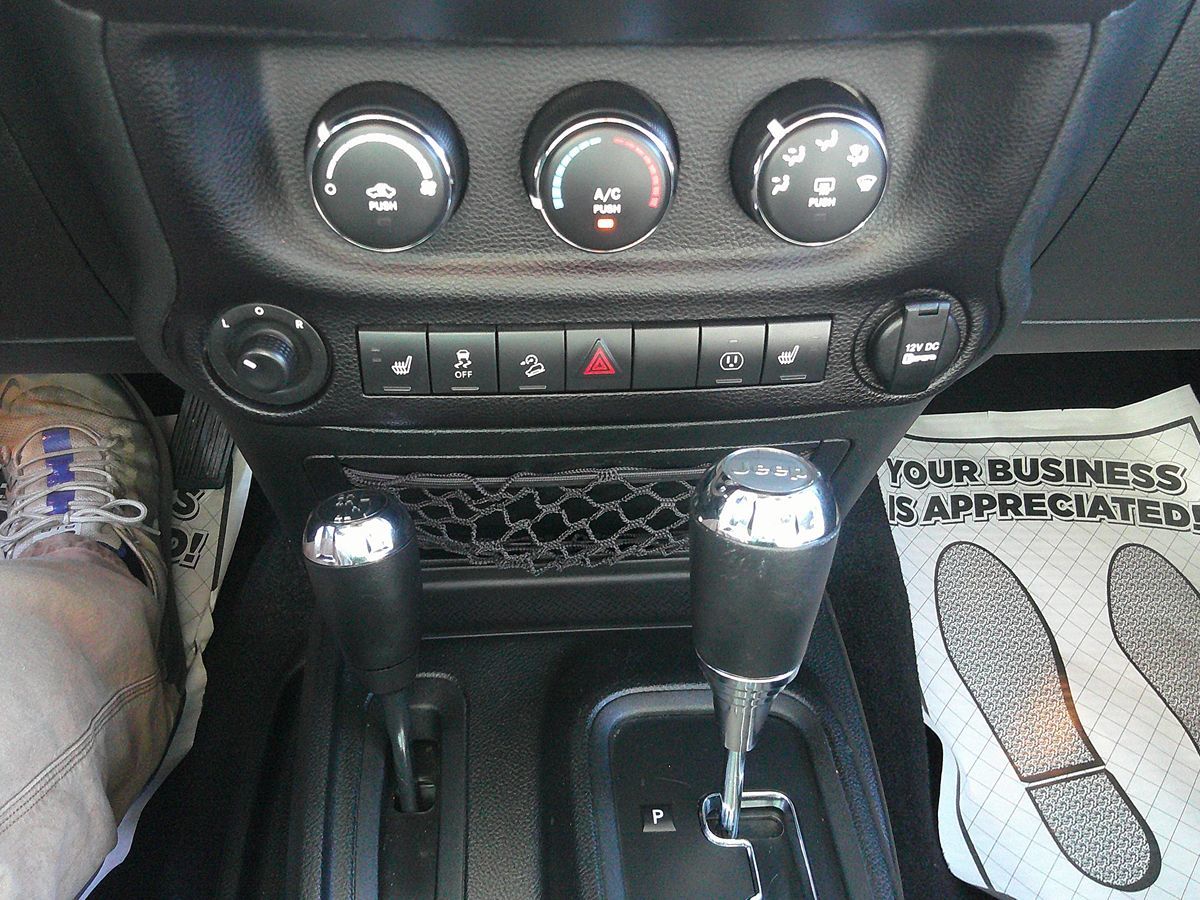2017 Jeep Wrangler Unlimited Sahara - Photo 14