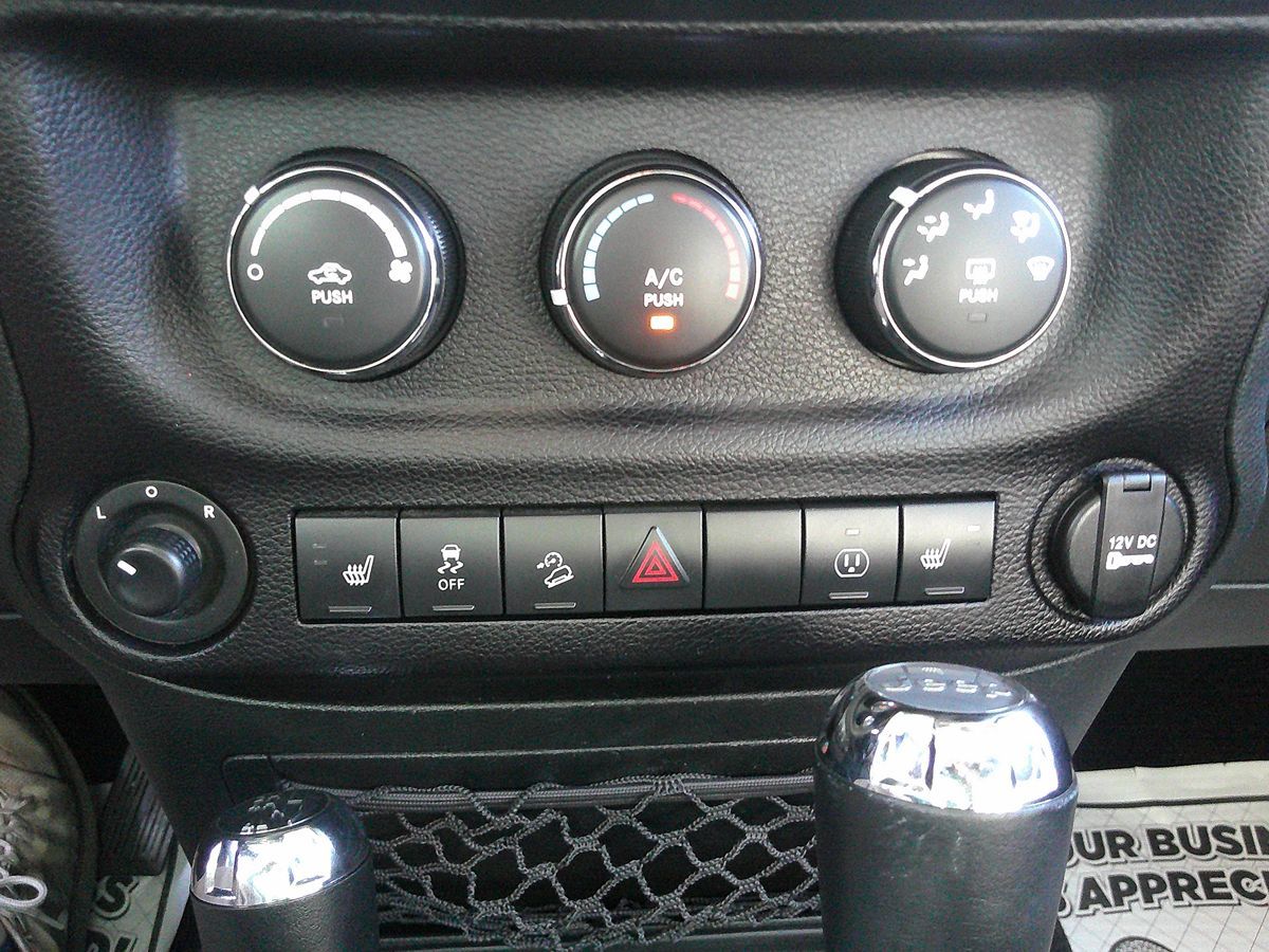 2017 Jeep Wrangler Unlimited Sahara - Photo 15