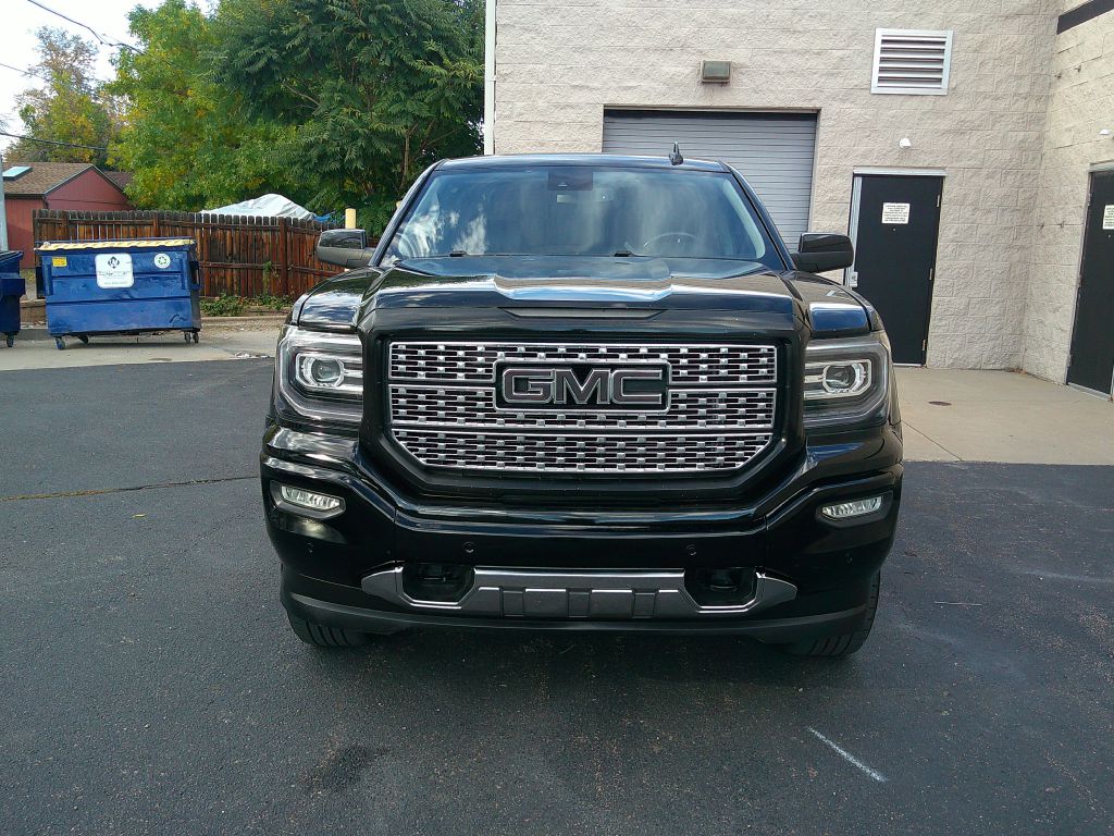 Photo 2 of this GMC Sierra 1500