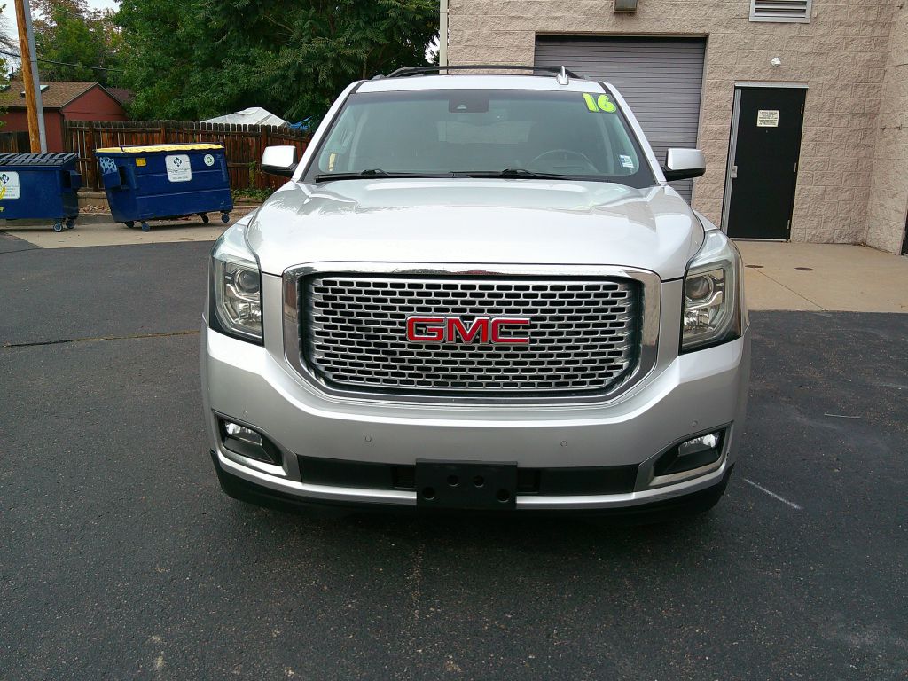 GMC Yukon XL photo 2