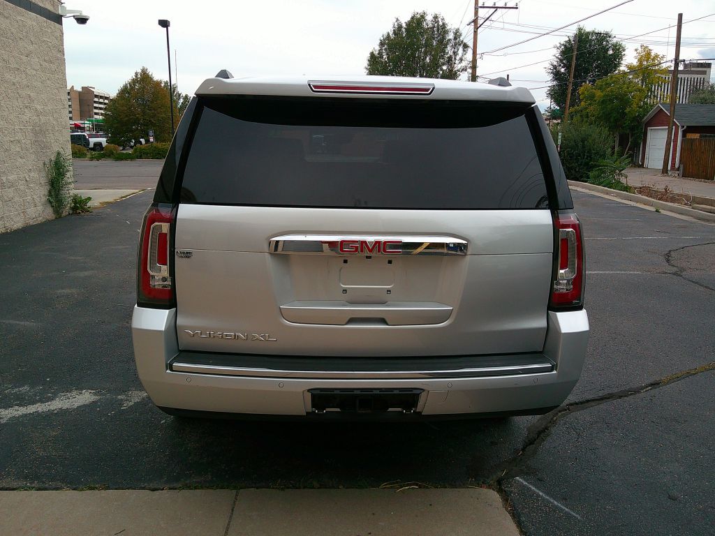 GMC Yukon XL photo 3