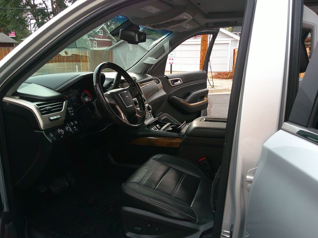 GMC Yukon XL photo 8