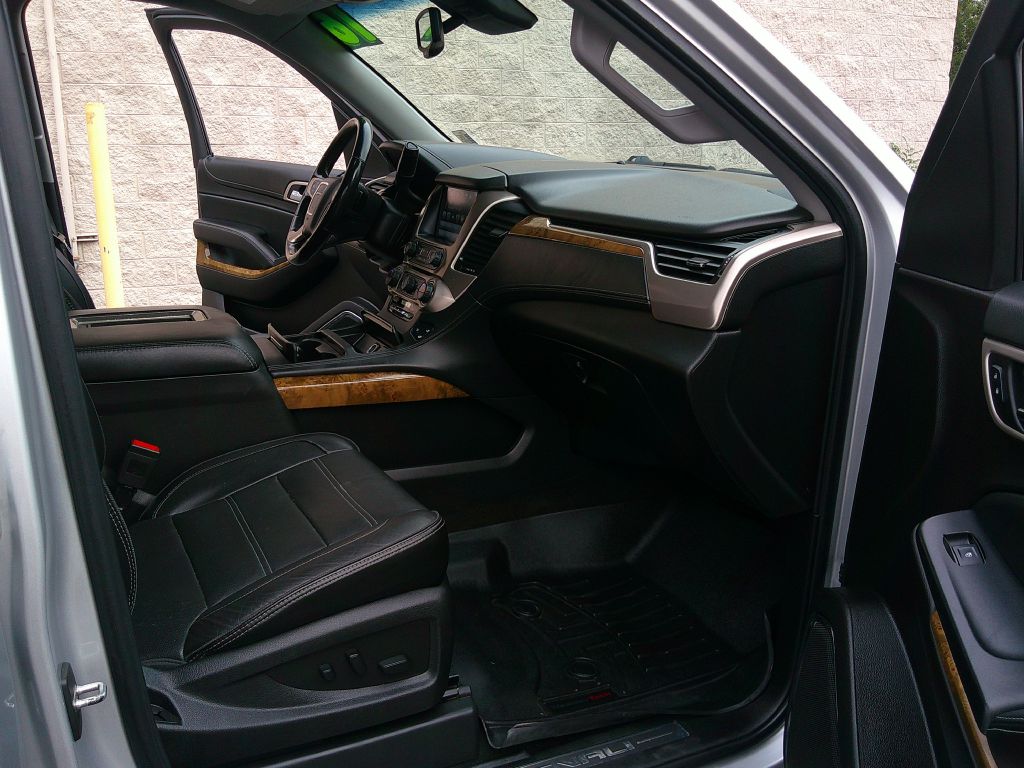 GMC Yukon XL photo 9