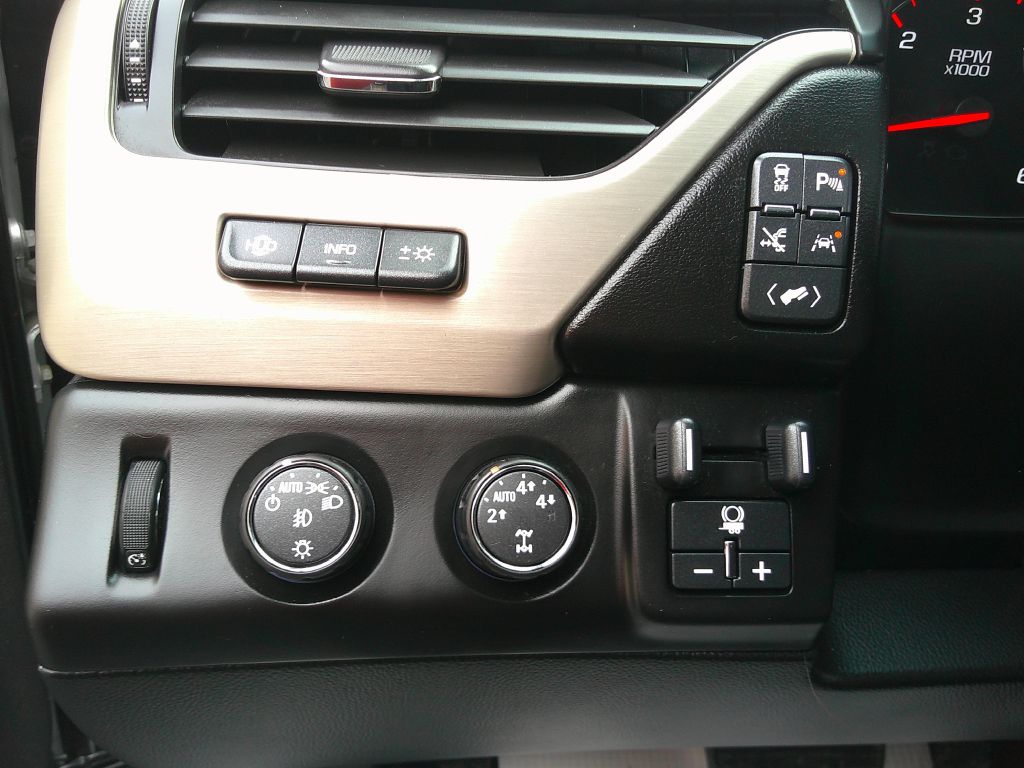 GMC Yukon XL photo 16