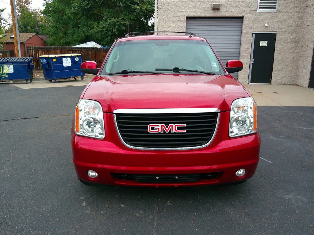 GMC Yukon photo 2
