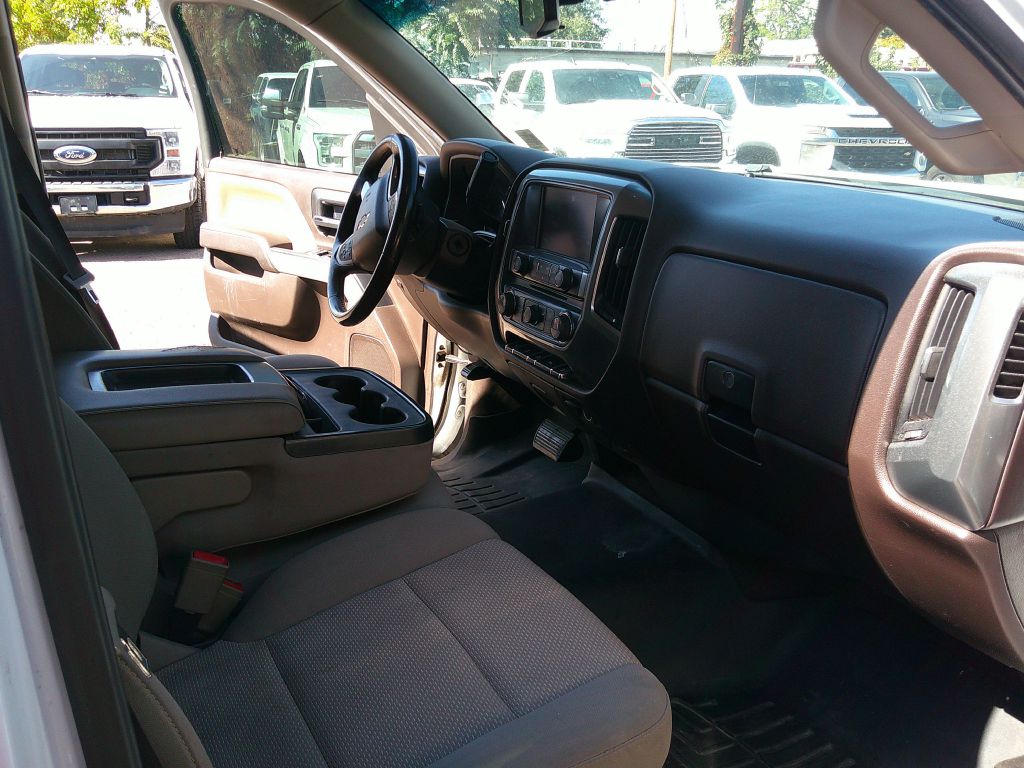 Photo 7 of this Chevrolet Silverado 1500