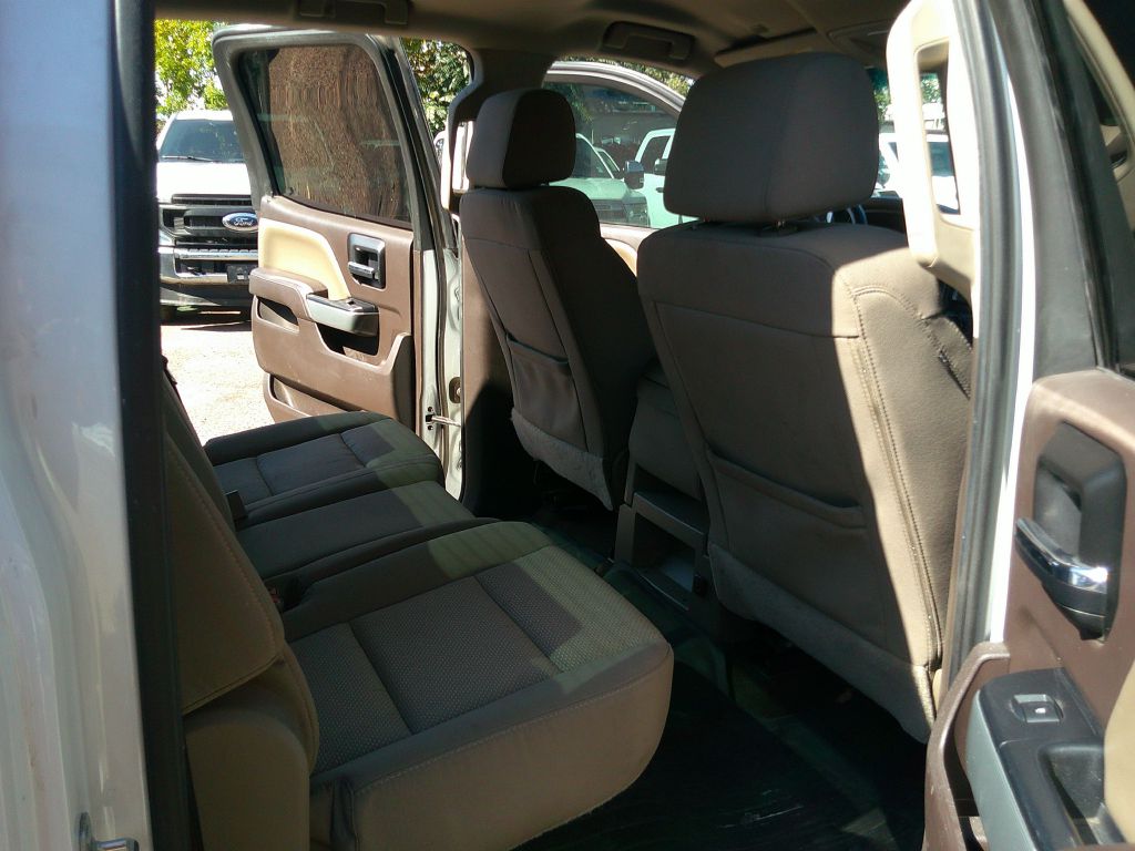 Photo 10 of this Chevrolet Silverado 1500